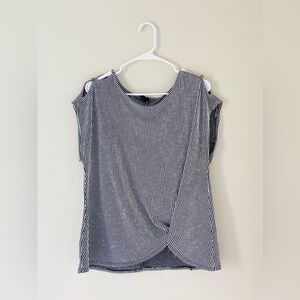 ✨3/$10✨ Ava James Striped Black and White Open Shoulder Women's Top